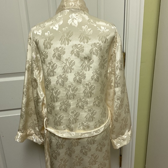 Victoria’s Secret cream colored robe - Picture 8 of 9